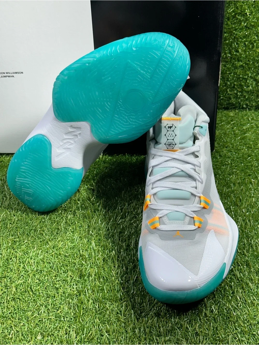 JORDAN ZION 1 , WHITE/ DYNAMIC TURQUOISE, MENS 10 , DA3130-101 NEW IN BOX